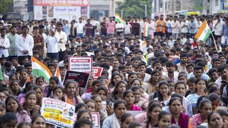 MPSC aspirants suspend protest on October 2 after meeting CM Fadnavis; Secretary to be transferred