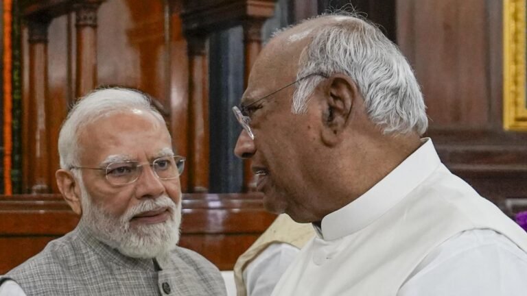 Kharge urges the Prime Minister to consult all parties before the new delimitation step