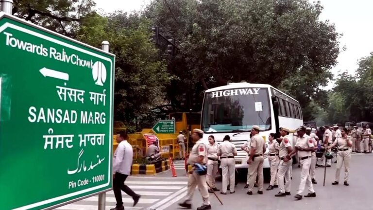 Delhi Police Expects 7,000 Protesters; security personnel were told to maintain restraint