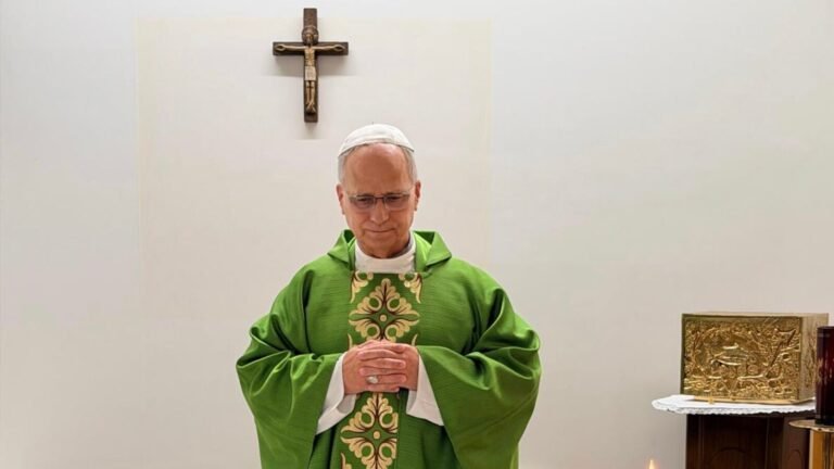 Pope Leo XIV celebrates Mass in a hospital in the first photos released since the operation | Today’s news