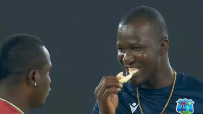 IND vs WI: Daren Sammy snacks on guavas with Hyderabad Cricket Board