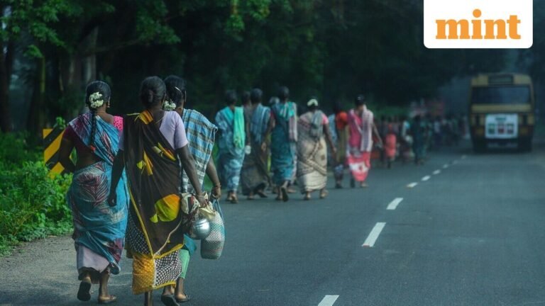Your gender determines your journey to work: men ride two-wheelers, women walk or take the bus | Today’s news