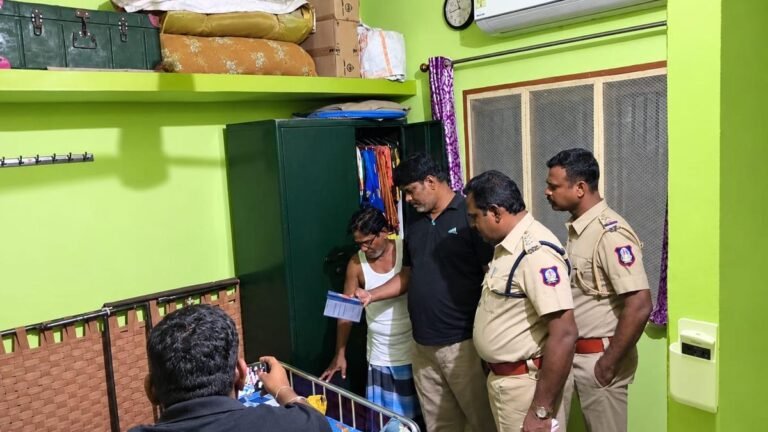 Thieves make off with 30 sovereigns of gold, ₹5 lakh in Ranipet