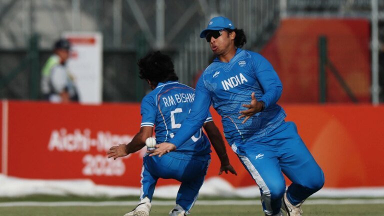 R Sridhar warns that India’s fielding woes could worsen in cold New Zealand
